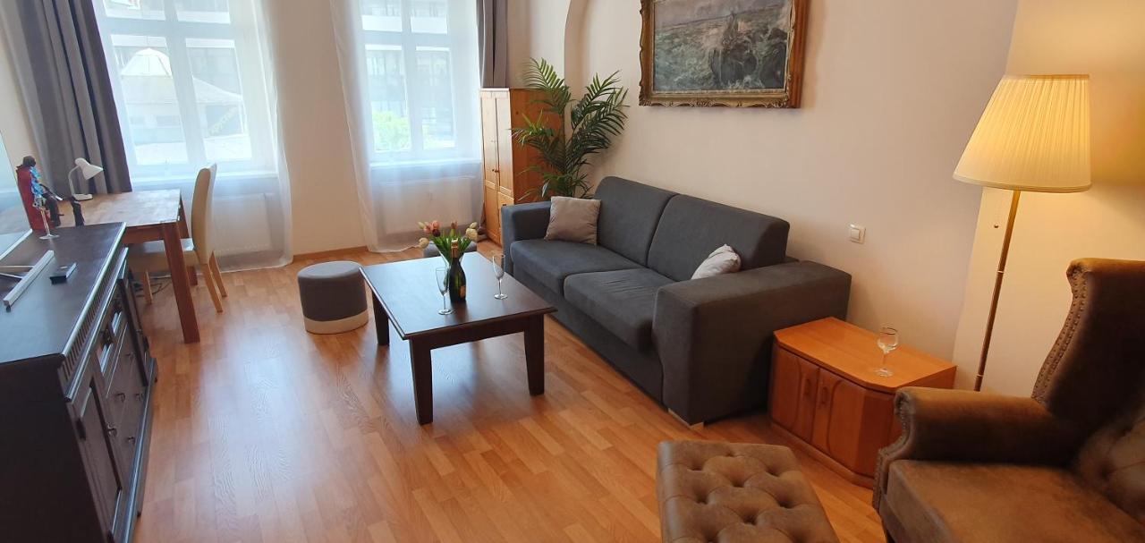 Apartment Colonnade Carlsbad 卡罗维发利 外观 照片