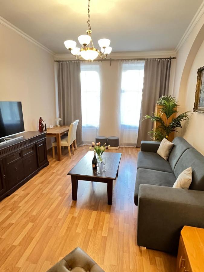 Apartment Colonnade Carlsbad 卡罗维发利 外观 照片