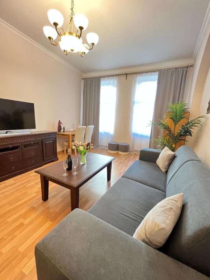 Apartment Colonnade Carlsbad 卡罗维发利 外观 照片