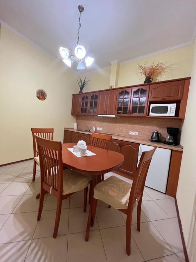 Apartment Colonnade Carlsbad 卡罗维发利 外观 照片