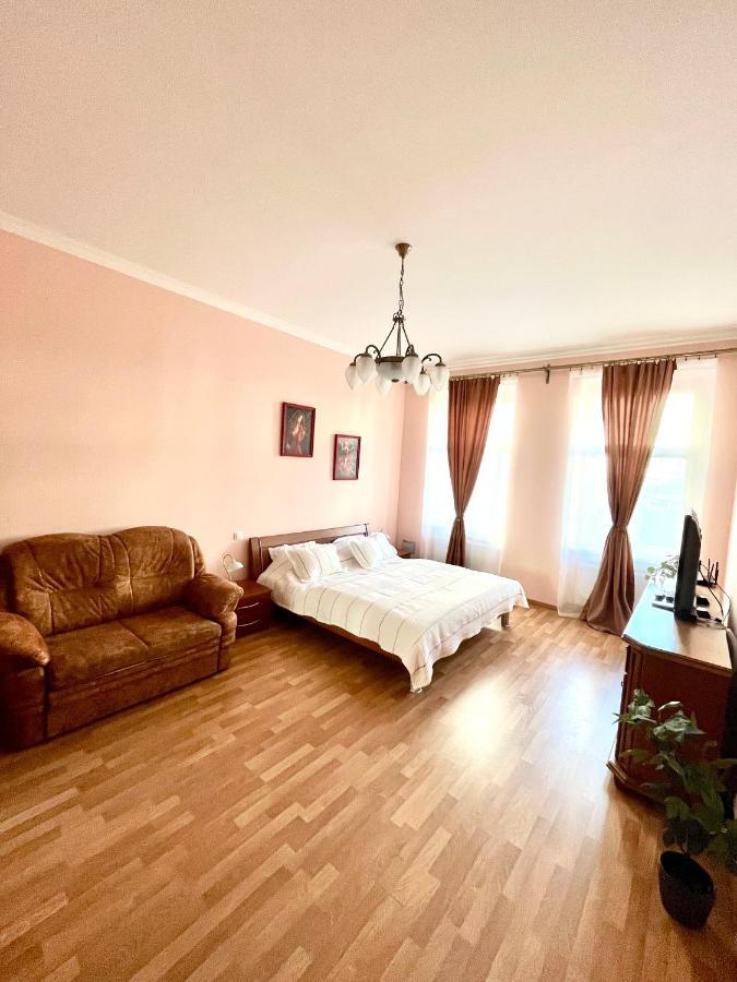 Apartment Colonnade Carlsbad 卡罗维发利 外观 照片
